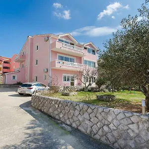 https://apartments-krunoslav.primorje-gorskikotar.com